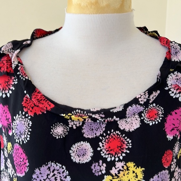 DOLAN size M black multi pleated shoulder silk top - Picture 2 of 8